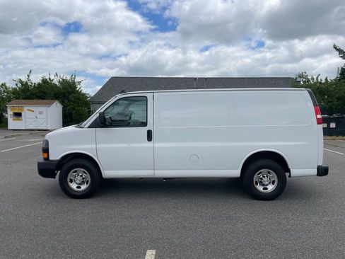 Used 2021 Chevrolet Express 2500 RWD image 9