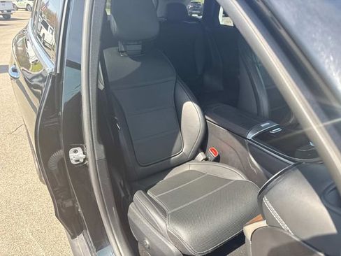 Used 2024 Mercedes-Benz GLC 300 image 27