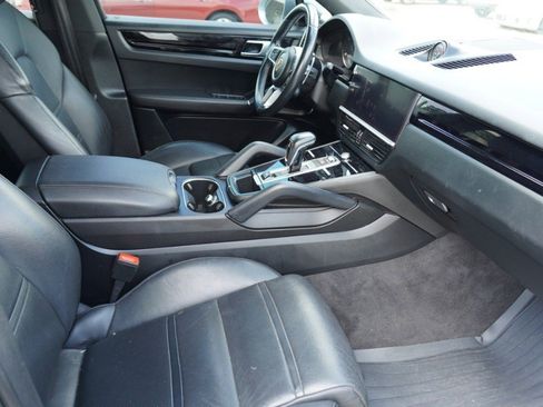 Used 2021 Porsche Cayenne Coupe image 8