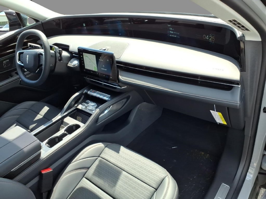 New 2026 Lincoln Nautilus Reserve w/ Jet Appearance Package AWD/4WD image 12
