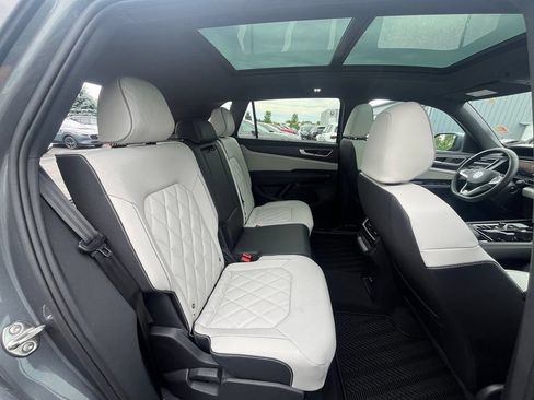 Certified 2025 Volkswagen Atlas Cross Sport SEL Premium R-Line AWD/4WD image 26