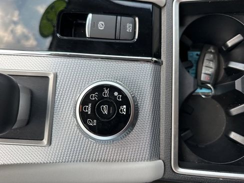 Used 2023 Mitsubishi Outlander SEL image 44