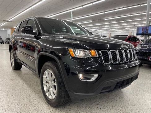 Used 2021 Jeep Grand Cherokee Laredo AWD/4WD image 4