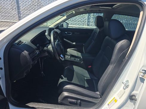 Used 2022 Honda Civic Touring image 5