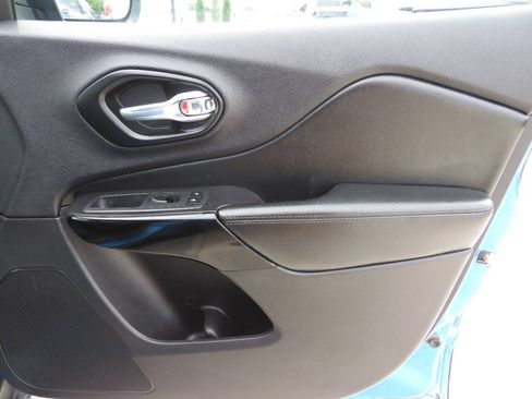 Used 2020 Jeep Cherokee Latitude Plus FWD image 22