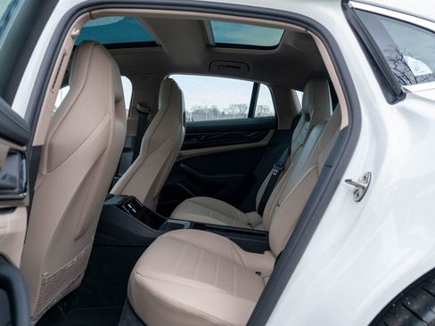 Certified 2025 Porsche Panamera 4 image 32