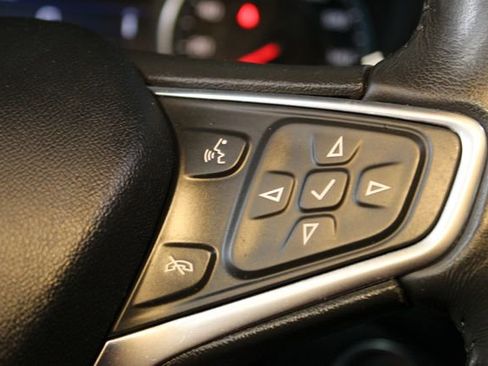 Used 2020 Chevrolet Equinox LT w/ Driver Convenience Package image 23