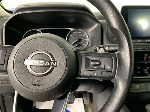 Used 2024 Nissan Rogue S FWD image 18