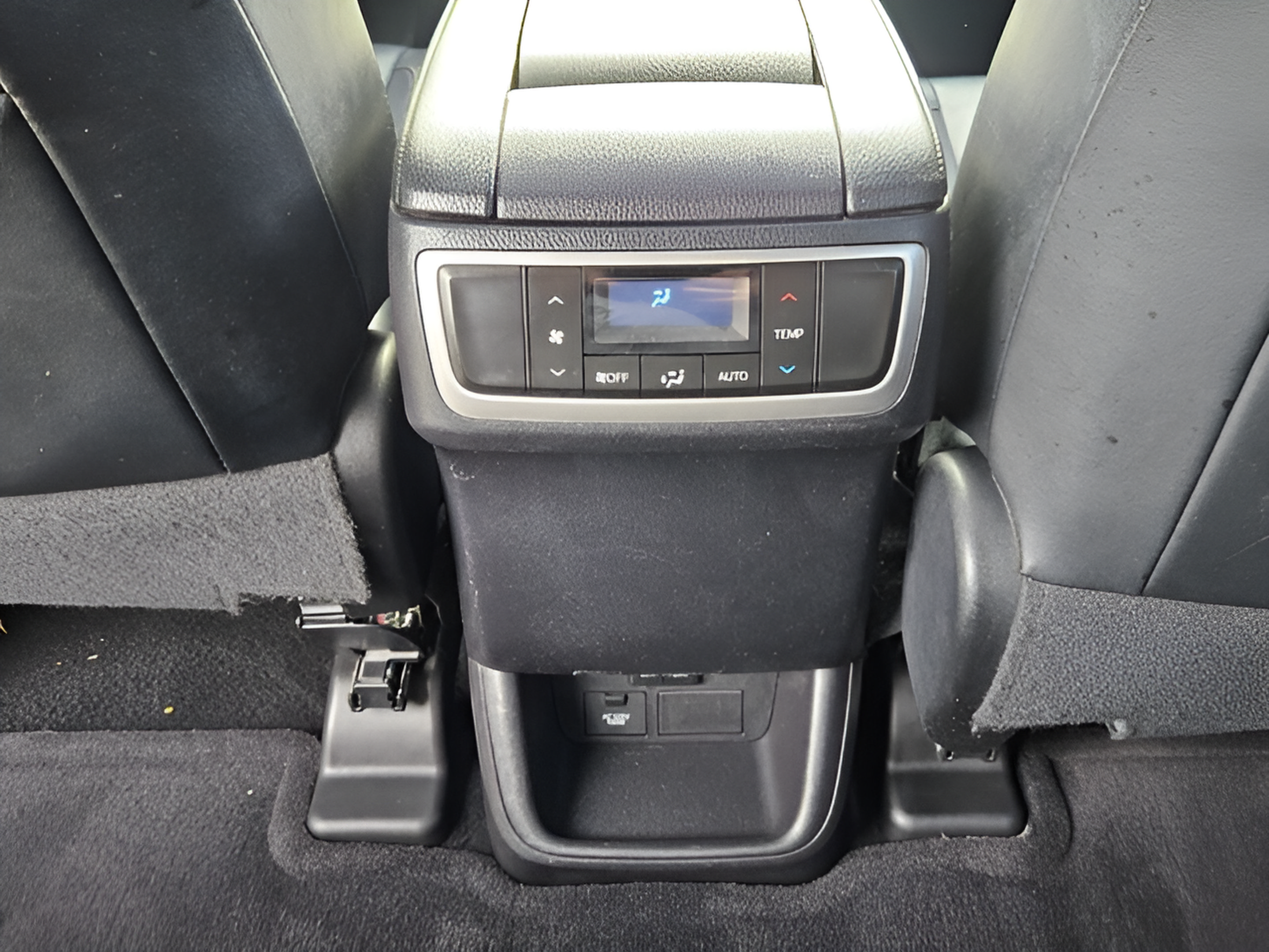 Used 2019 Toyota Highlander Limited FWD image 11