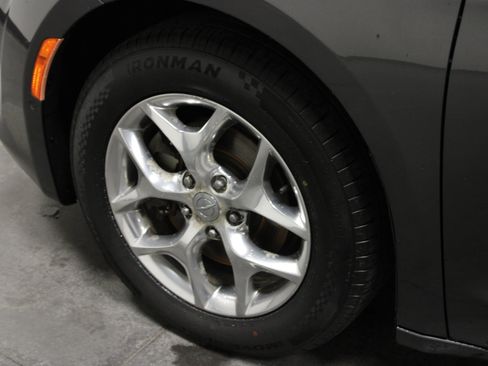 Used 2017 Chrysler Pacifica Limited FWD image 10