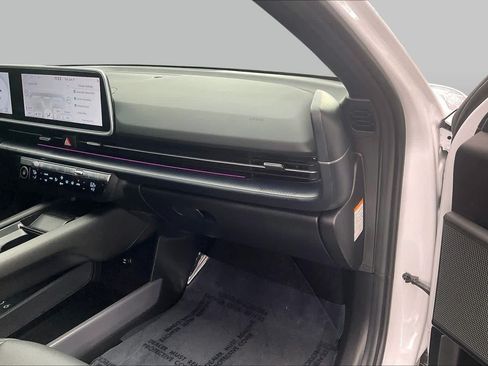 Used 2025 Hyundai Ioniq 6 SEL RWD image 18
