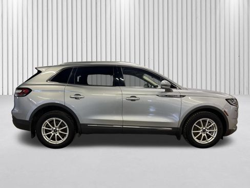 Used 2023 Lincoln Nautilus Reserve AWD/4WD image 4