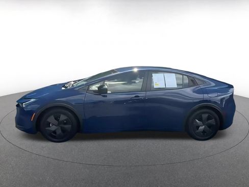 Used 2025 Toyota Prius LE FWD image 8