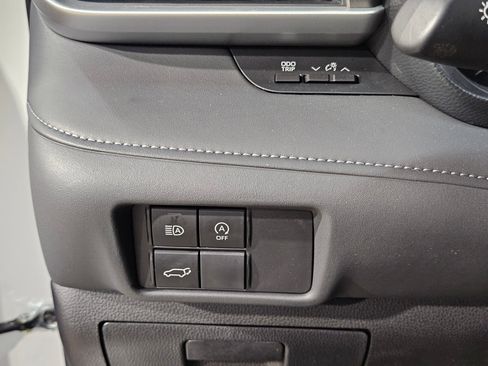 Certified 2025 Toyota Highlander LE FWD image 25