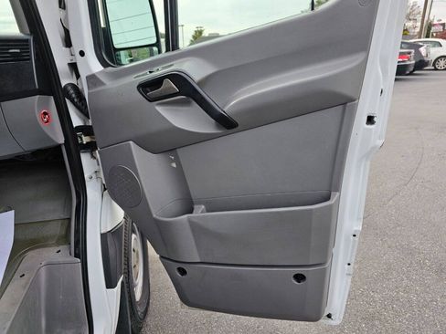 Used 2014 Mercedes-Benz Sprinter 2500 image 26