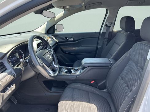 Used 2023 GMC Acadia SLE w/ Driver Convenience Package image 4