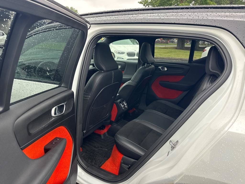Used 2019 Volvo XC40 T5 R-Design AWD/4WD image 7