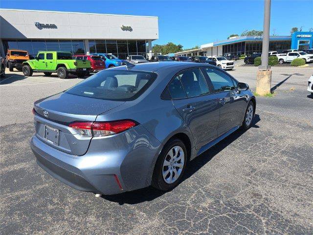Used 2024 Toyota Corolla LE FWD image 2