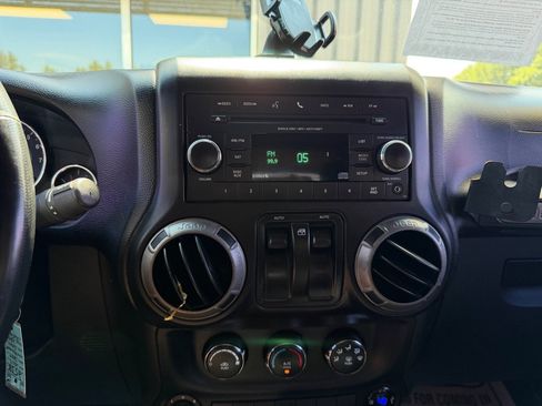 Used 2014 Jeep Wrangler Sport w/ Quick Order Package 23S AWD/4WD image 10