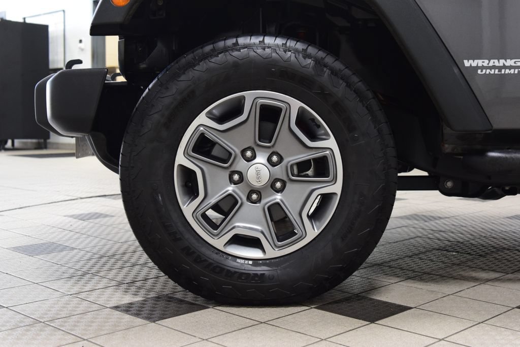 Used 2017 Jeep Wrangler Unlimited Rubicon w/ Connectivity Group AWD/4WD image 27