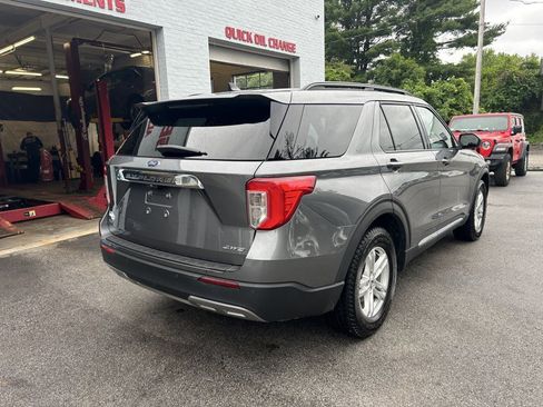Used 2022 Ford Explorer XLT w/ Equipment Group 202A AWD/4WD image 7