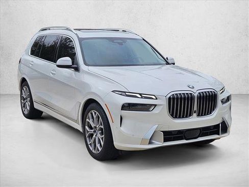 Used 2023 BMW X7 xDrive40i w/ Premium Package image 3