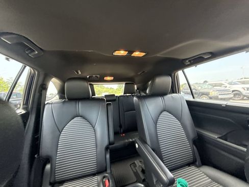 Used 2024 Toyota Highlander XSE FWD image 32