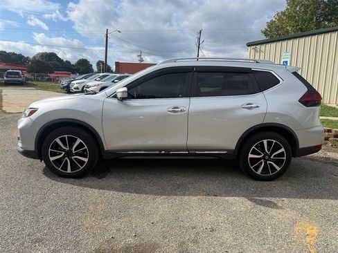 Used 2019 Nissan Rogue SL w/ Premium Package image 2