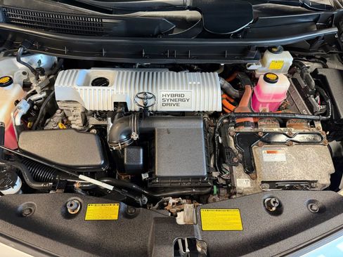 Used 2012 Toyota Prius V Five image 19