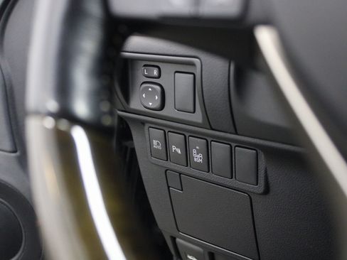 Used 2018 Lexus ES 300h image 32