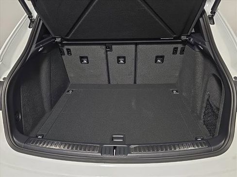 Certified 2025 Porsche Macan Turbo image 13