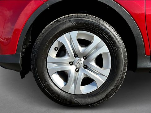Used 2015 Toyota RAV4 LE image 8