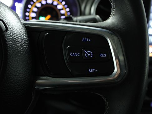 Used 2023 Jeep Wrangler Sahara image 22