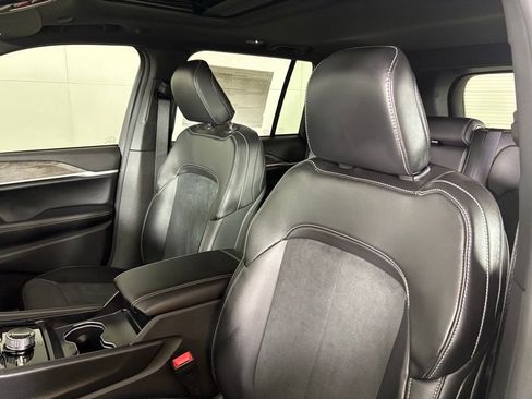 Used 2026 Jeep Grand Cherokee Altitude AWD/4WD image 19