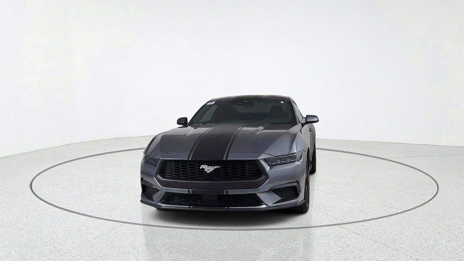 Used 2025 Ford Mustang Coupe RWD image 2