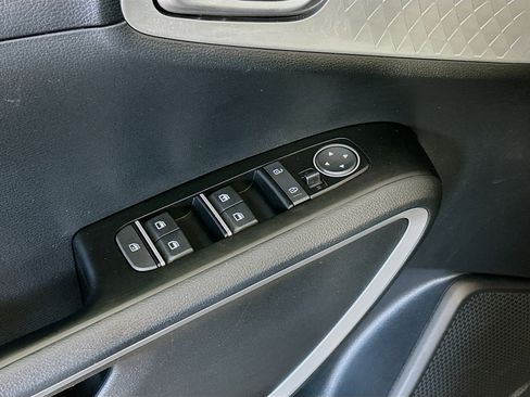 Used 2025 Kia Soul LX w/ LX Technology Package image 15