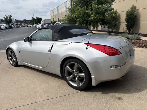 Used 2008 Nissan 350Z Touring RWD image 8