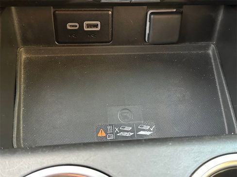 Used 2024 Chevrolet Suburban Premier image 29