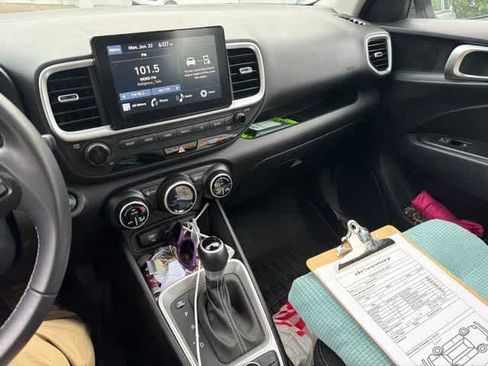 Used 2024 Hyundai Venue SEL FWD image 25