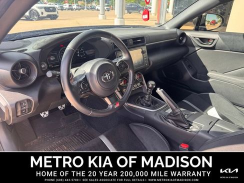 Used 2023 Toyota GR86 Premium RWD image 12