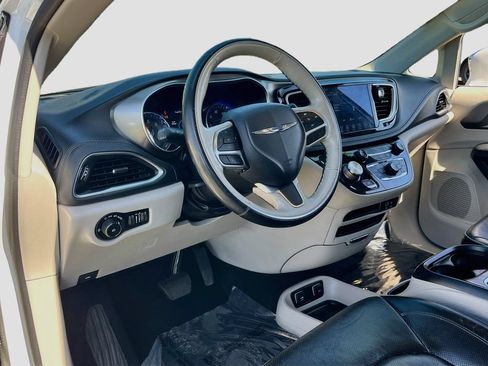 Used 2019 Chrysler Pacifica Limited FWD image 9