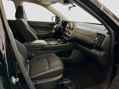 Used 2024 Nissan Pathfinder SV image 32