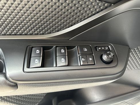 Used 2018 Toyota C-HR XLE image 21