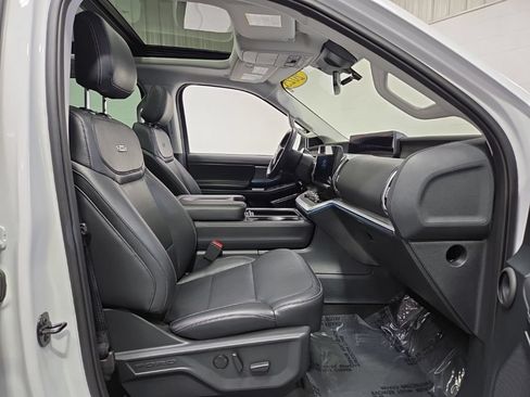 Used 2025 Ford Expedition Max Platinum AWD/4WD image 10