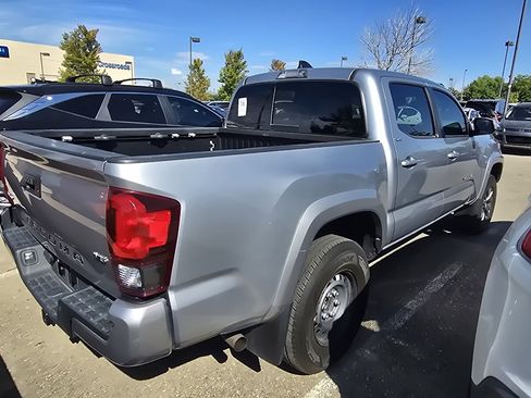 Used 2020 Toyota Tacoma SR5 AWD/4WD image 6