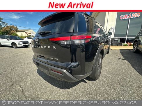 Used 2024 Nissan Pathfinder SV AWD/4WD image 4