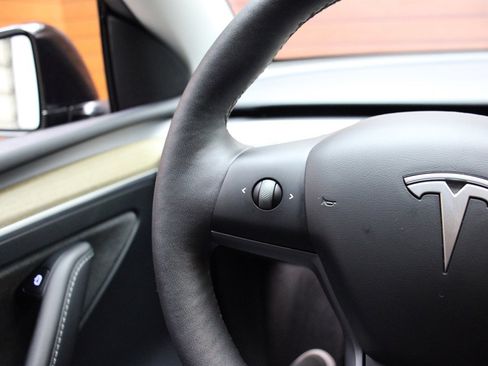 Used 2024 Tesla Model Y Performance AWD/4WD image 29