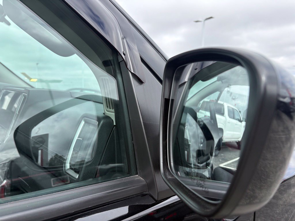 Used 2025 Nissan Frontier SV AWD/4WD image 33