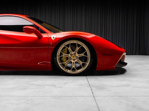 Used 2018 Ferrari 488 GTB RWD image 27