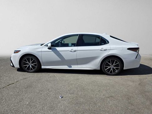 Used 2023 Toyota Camry SE FWD image 6